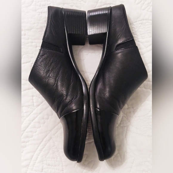 Munro black leather mules. - Picture 4 of 12
